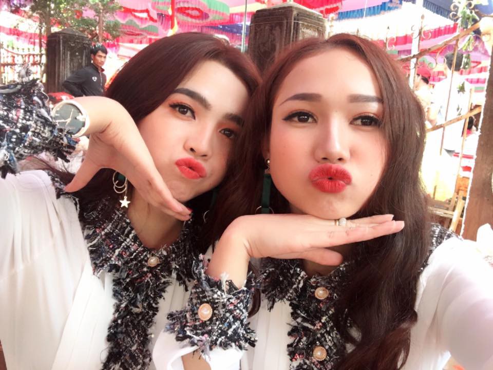 Loạt ảnh đời thường hút mắt của nhóm thiếu nữ Ê Đê bê tráp đang cực hot